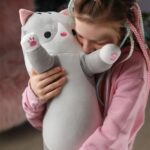 Сіра м'яка іграшка подушка довгий кіт 90 см