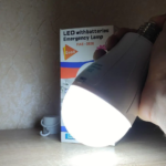 Аварійна світлодіодна лампа 20W з акумулятором на патрон лампочка Led акумуляторна під цоколь — фото 3