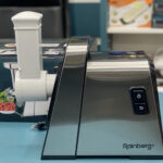 Електром'ясорубка Rainberg RB 2271 3000Вт Електрична м'ясорубка з насадками для ковбаси — фото 2