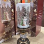 Сніговик новорічна LED свічка зі снігом, 25см, від батарейок та USB