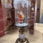 Санта Клаус Декоративна новорічна LED свічка зі снігом, 25см, від батарейок та USB